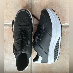 New black and white platformed sneakers size euro 40 (US size 9)